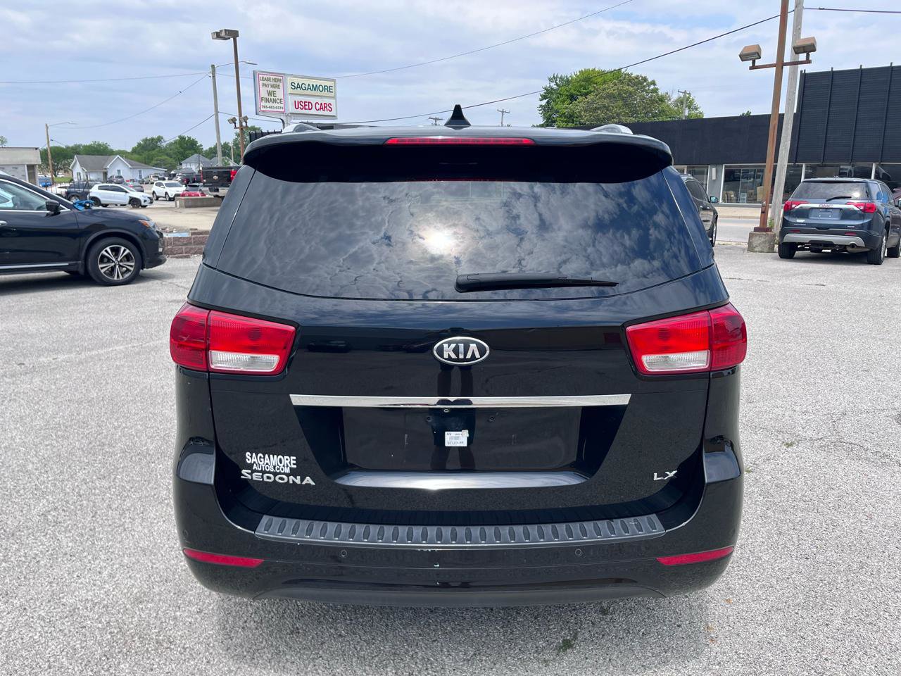 Used 2016 Kia Sedona LX w/ Option Group 020 FWD image 4
