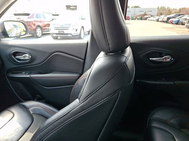 Used 2020 Jeep Cherokee Trailhawk w/ Cold Weather Group image 17