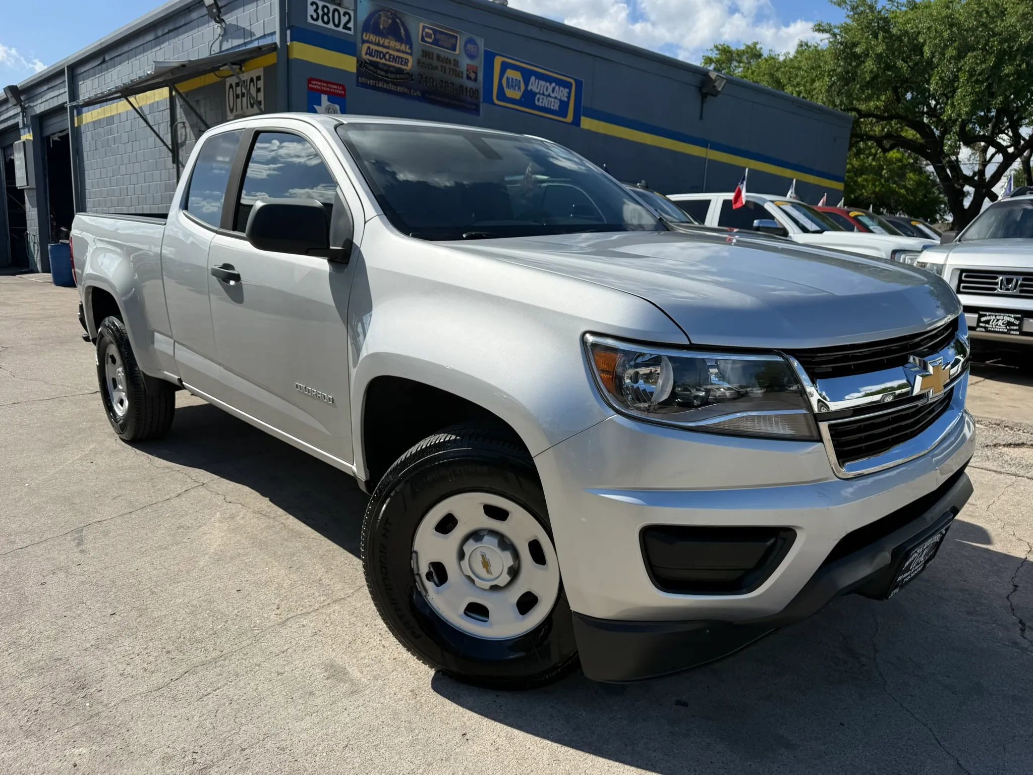 Used 2020 Chevrolet Colorado W/T image 1
