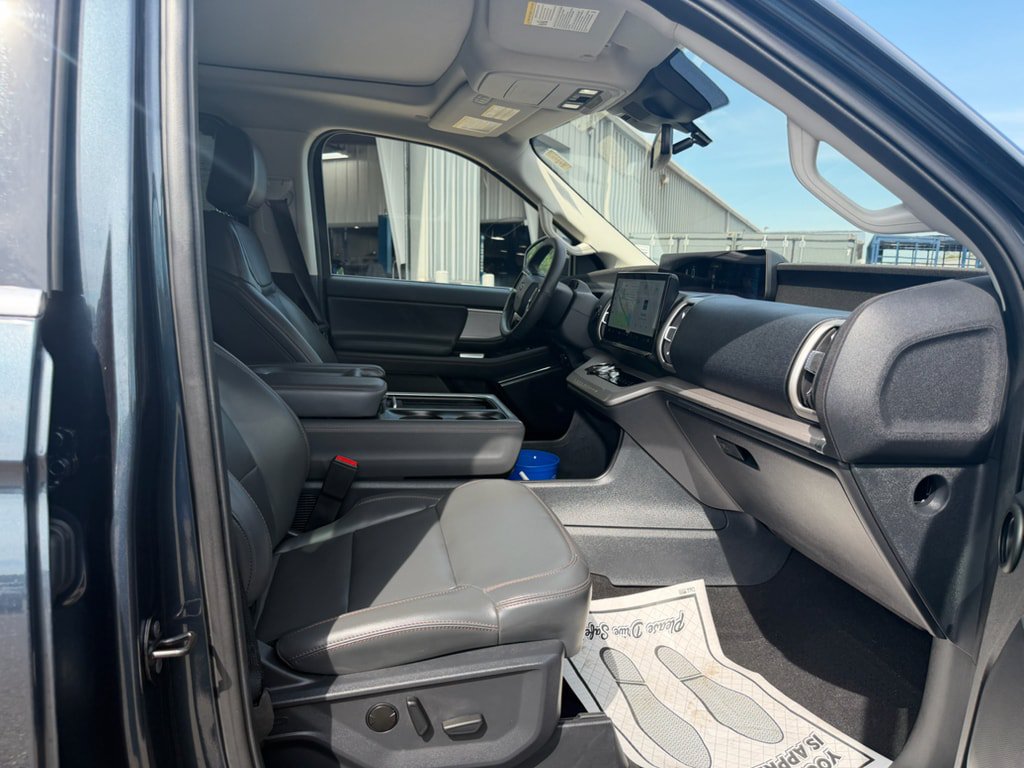 Used 2025 Ford Expedition Active AWD/4WD image 4
