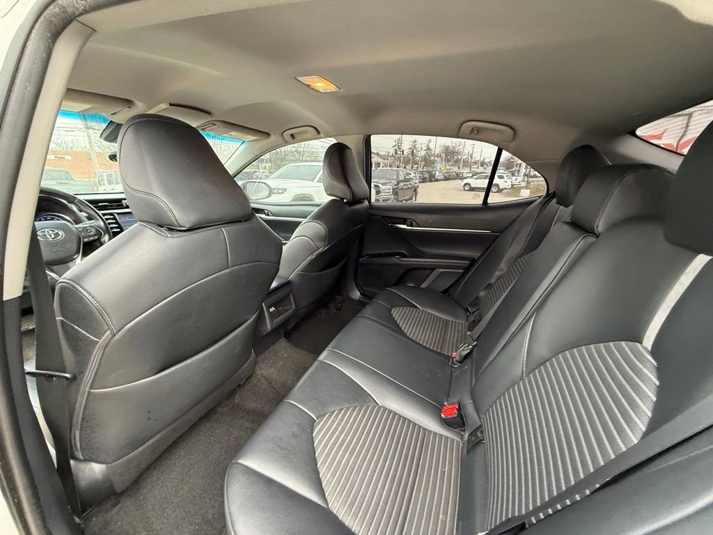 Used 2018 Toyota Camry SE image 23