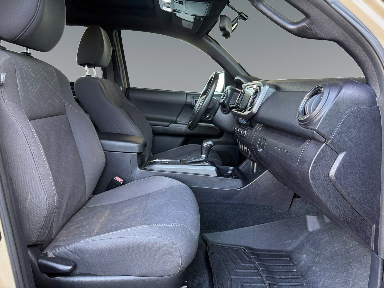 Used 2016 Toyota Tacoma TRD Sport image 21