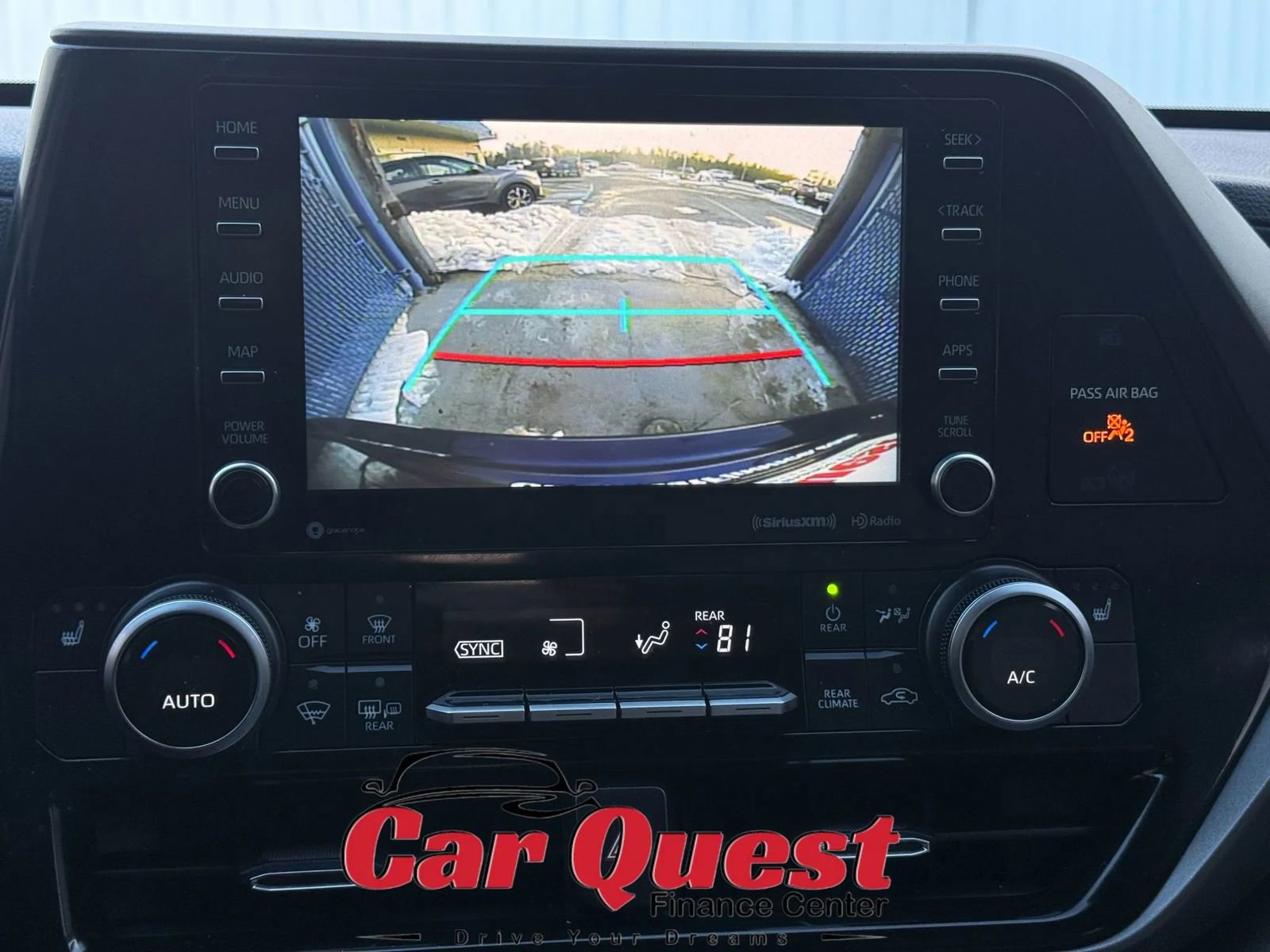 Used 2021 Toyota Highlander XLE image 41