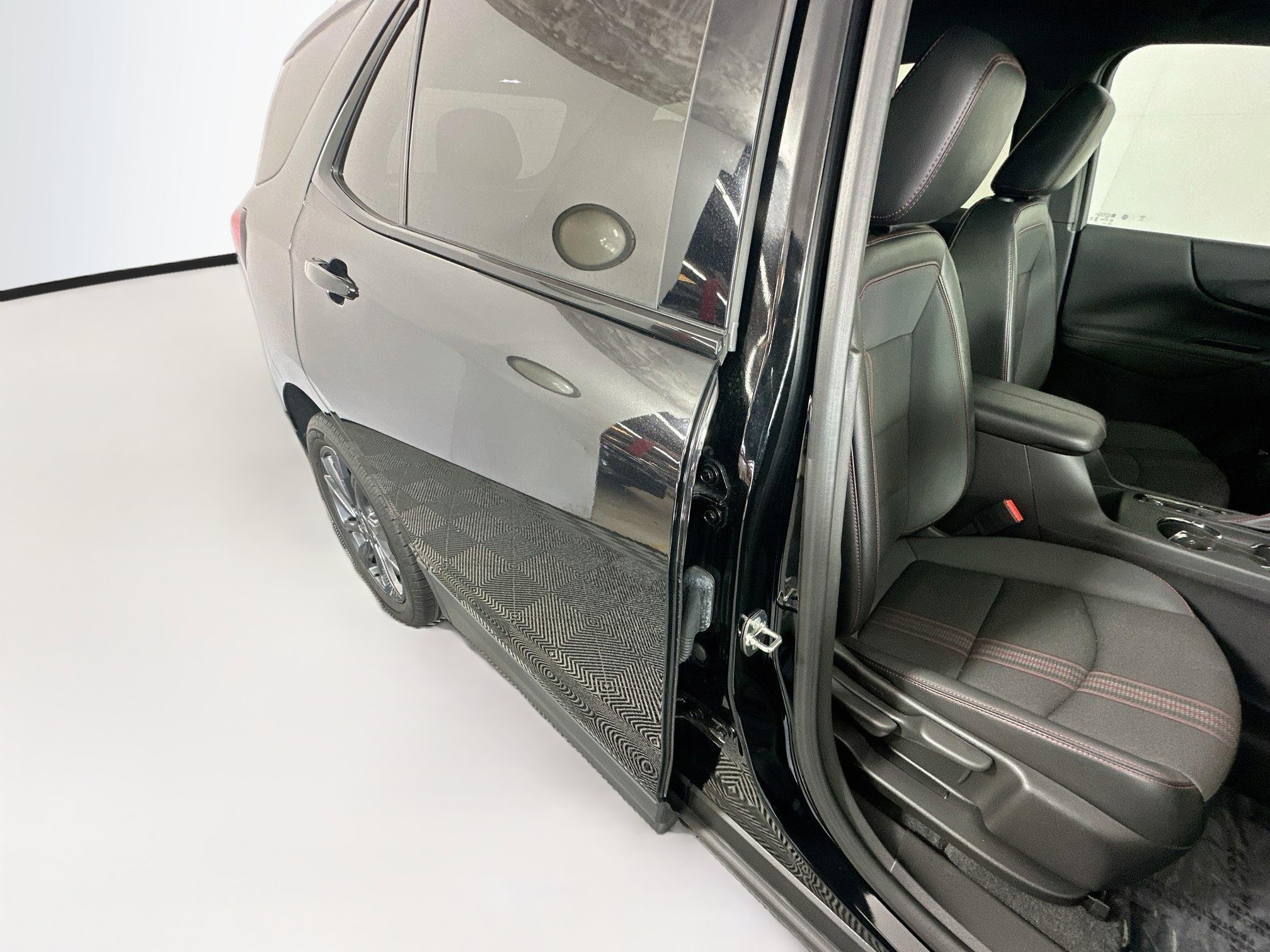 Used 2024 Chevrolet Equinox RS AWD/4WD image 28