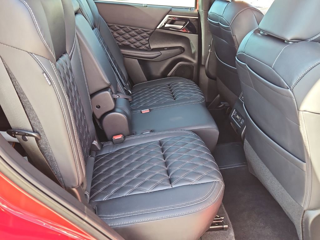 Used 2023 Mitsubishi Outlander SEL image 18
