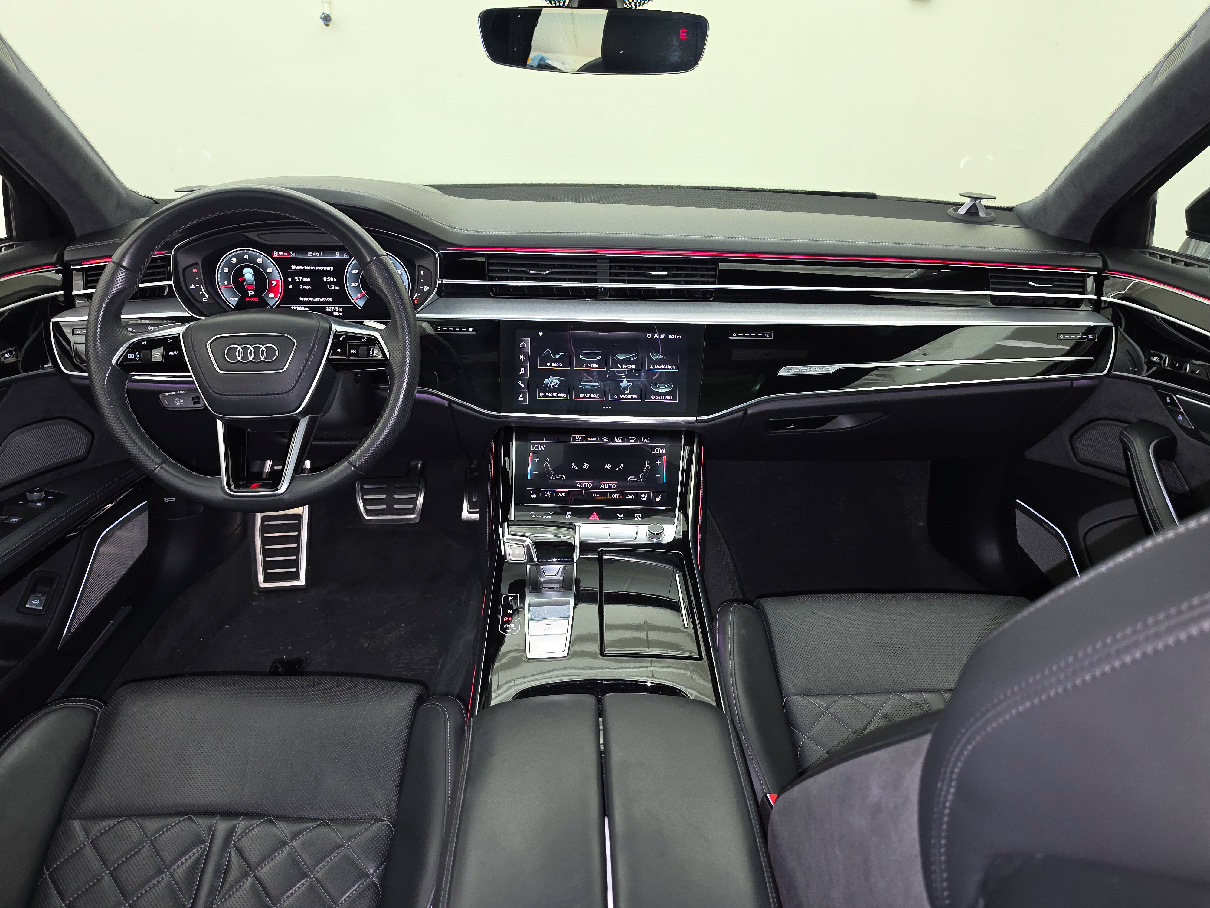 Used 2022 Audi S8 w/ S8 Comfort Plus Package AWD/4WD image 28