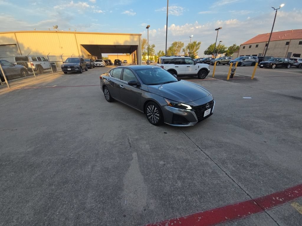 Used 2025 Nissan Altima 2.5 SV FWD image 6