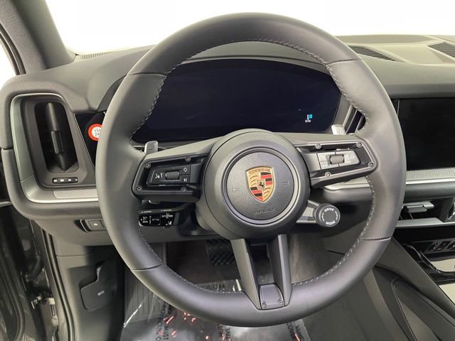 Used 2025 Porsche Cayenne image 37