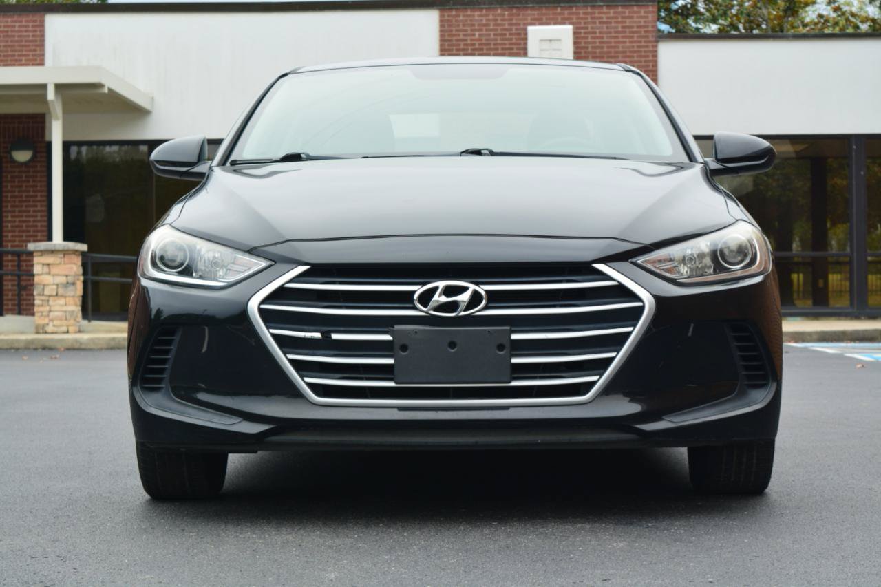 Used 2018 Hyundai Elantra SE FWD image 2