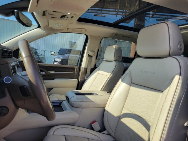 Used 2021 GMC Yukon XL Denali w/ Denali Premium Package RWD image 13