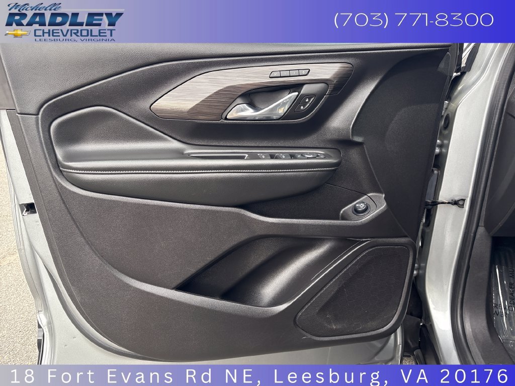 Used 2024 GMC Terrain SLT AWD/4WD image 12