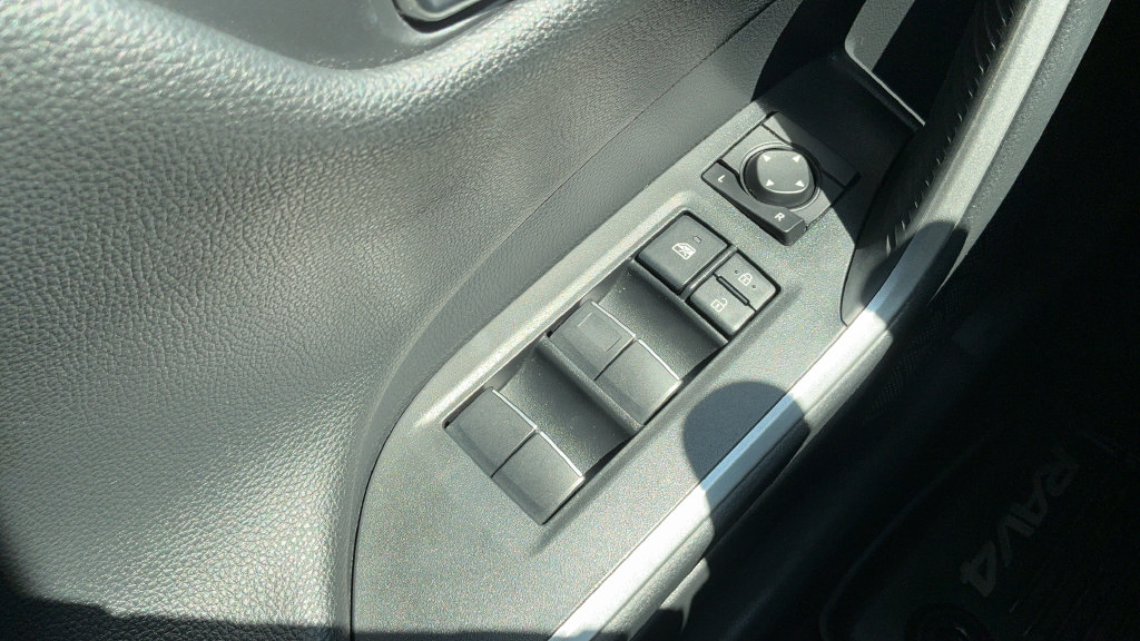 Used 2020 Toyota RAV4 Limited AWD/4WD image 14