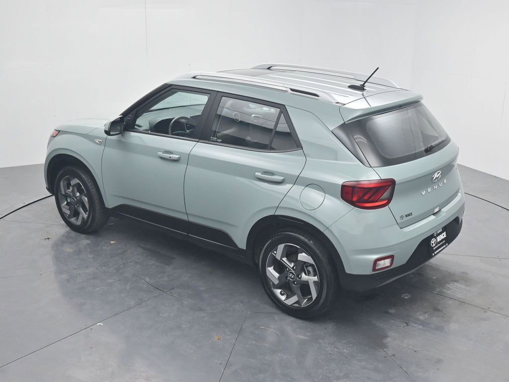 Used 2025 Hyundai Venue SEL image 56