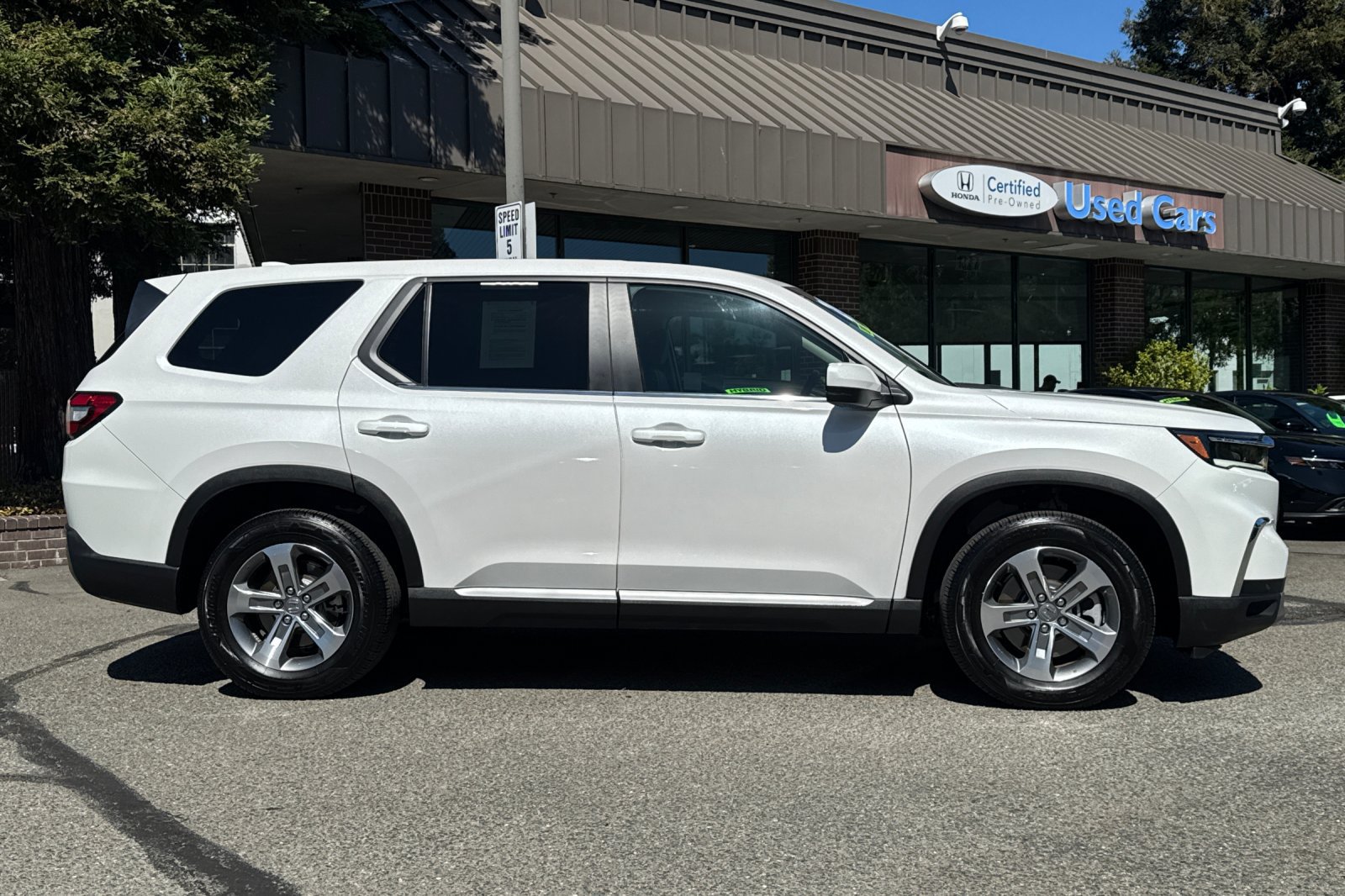 Used 2024 Honda Pilot EX-L image 3