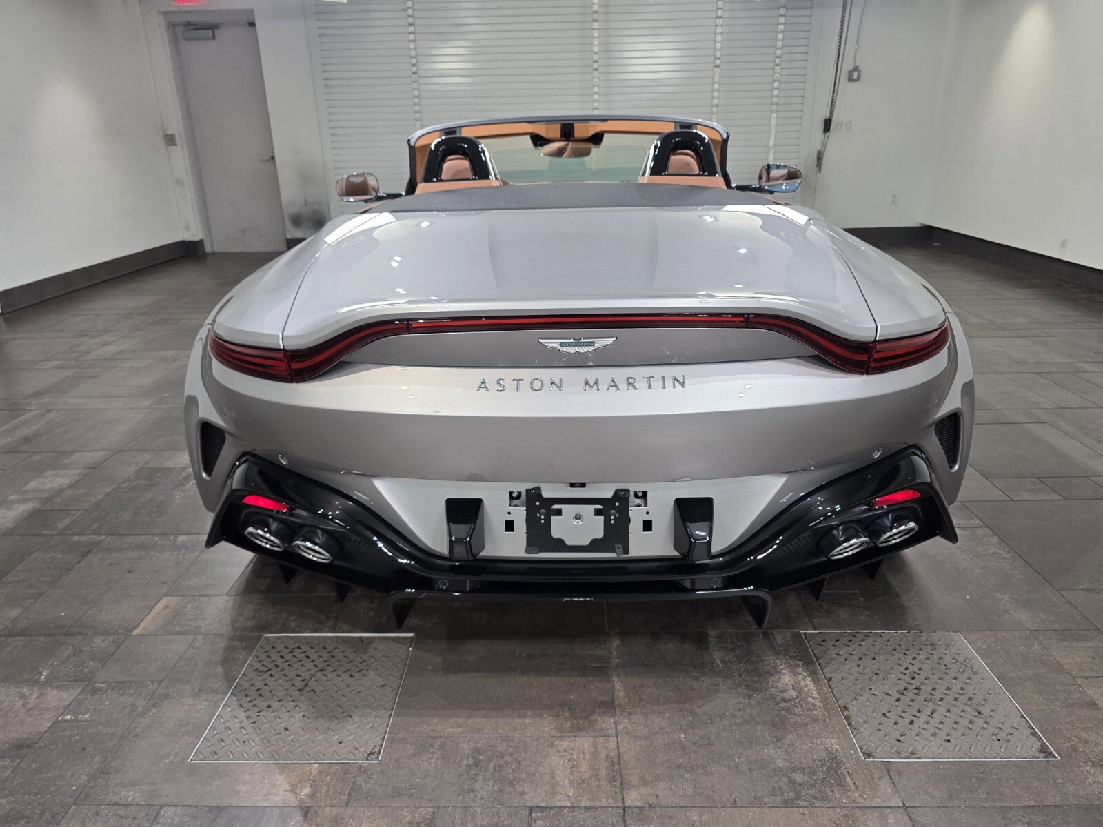 New 2026 Aston Martin V8 Vantage Roadster RWD image 22