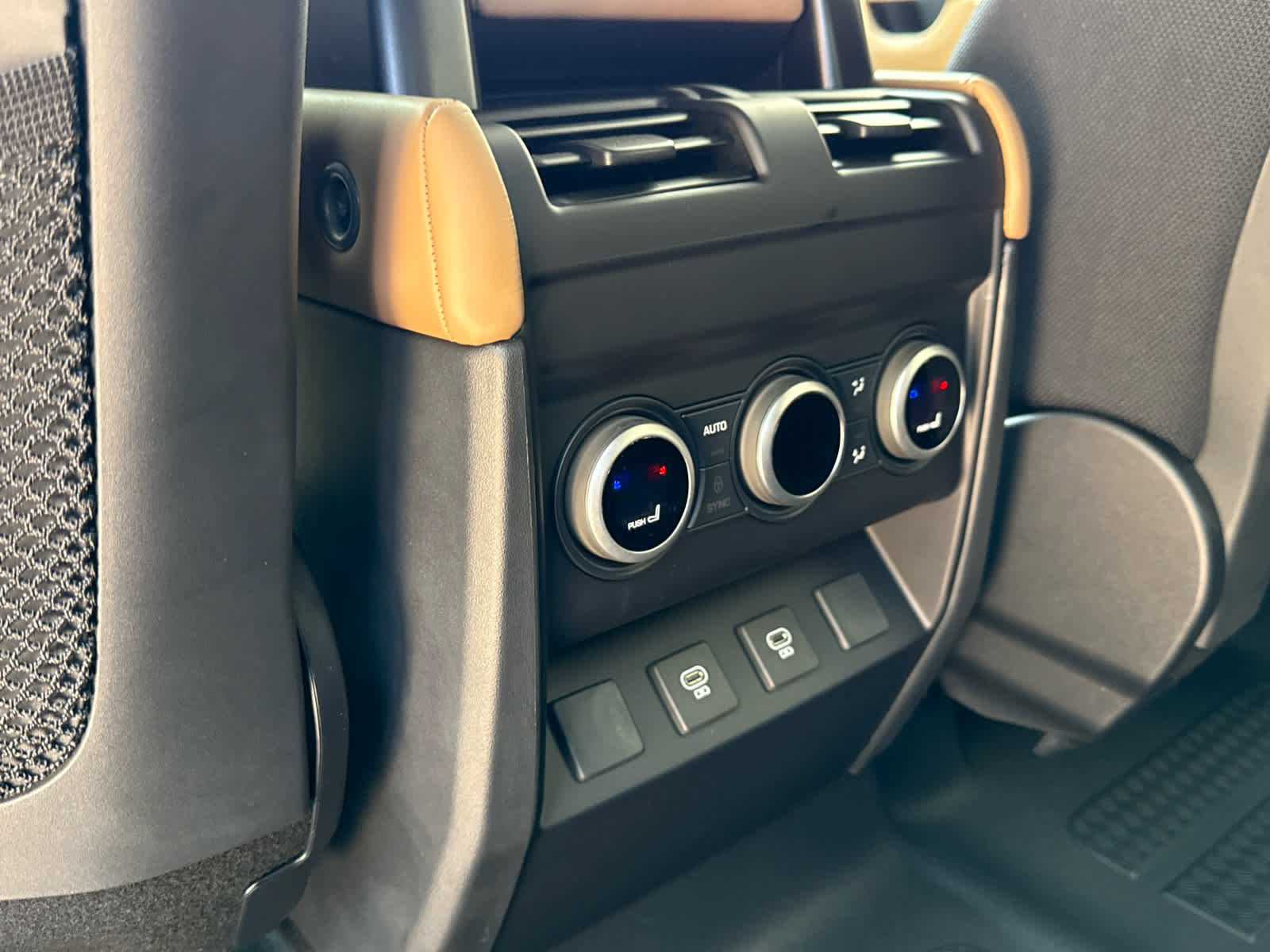 New 2025 Land Rover Defender 110 V8 image 17