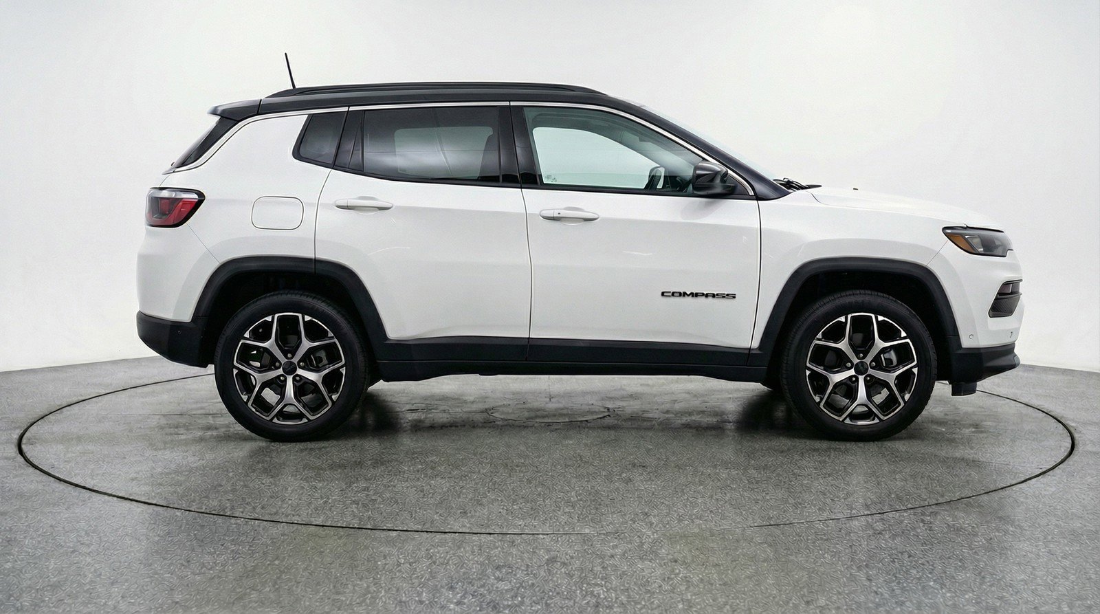 Used 2025 Jeep Compass Limited image 11