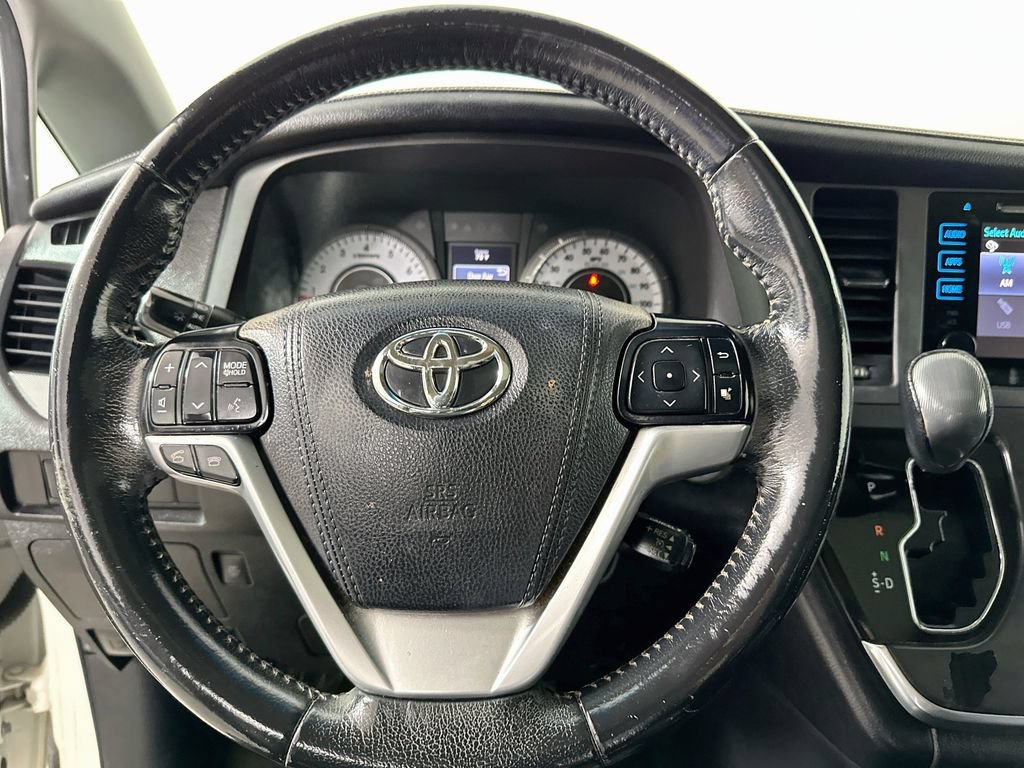 Used 2015 Toyota Sienna SE Premium FWD image 17