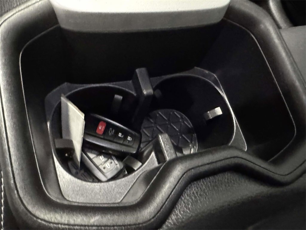 Used 2022 Toyota RAV4 XLE Premium image 28