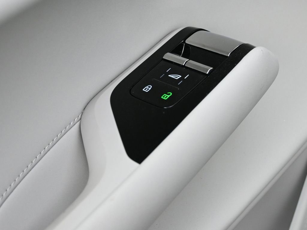 Used 2025 Volvo EX90 Ultra image 11