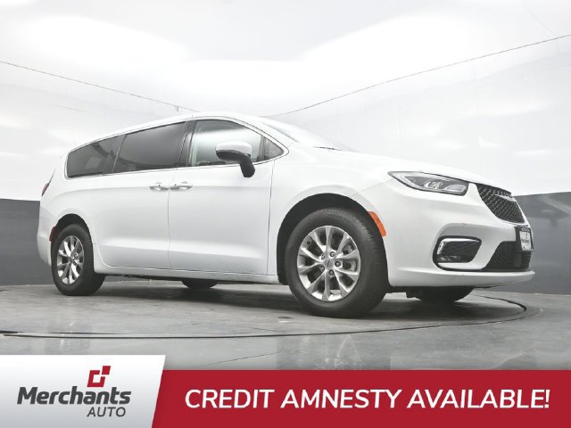 Used 2023 Chrysler Pacifica Touring-L AWD/4WD image 33