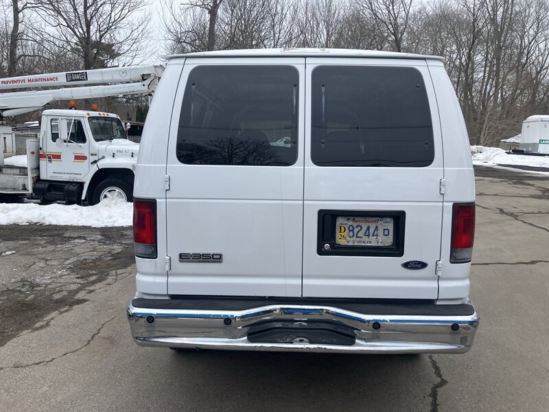 Used 2008 Ford E-350 and Econoline 350 Super Duty RWD image 3