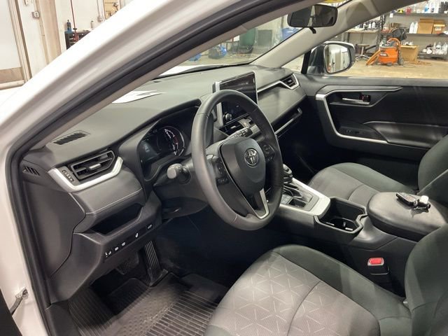 Used 2024 Toyota RAV4 XLE w/ Convenience Package image 9