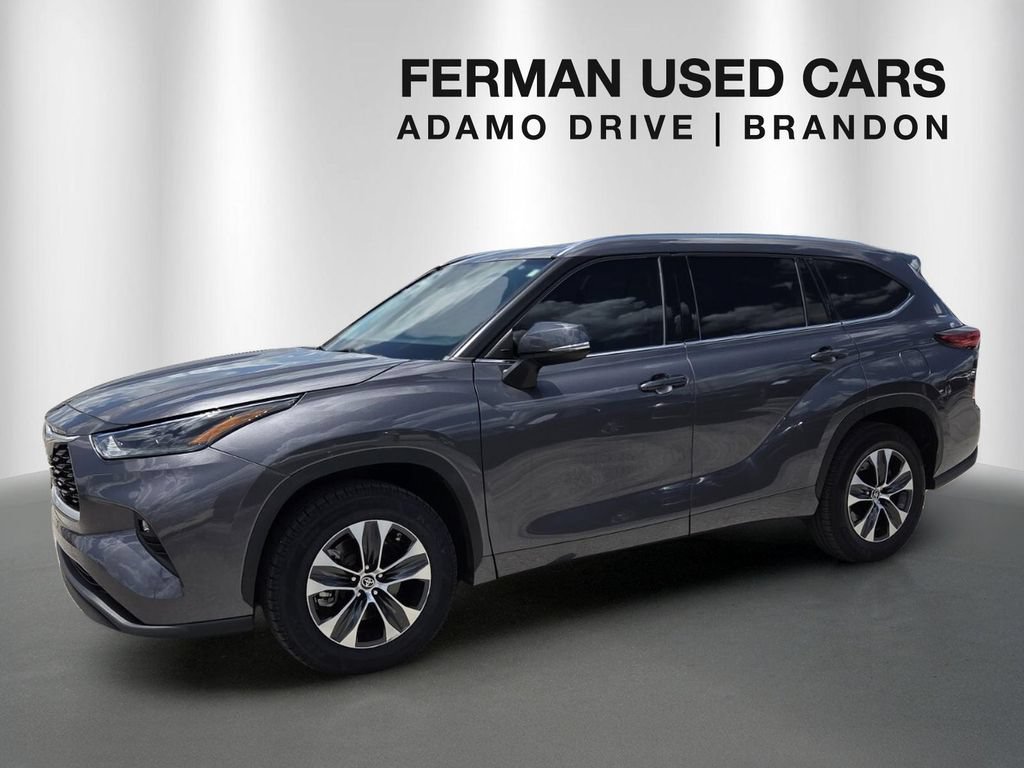 Used 2021 Toyota Highlander XLE FWD image 1
