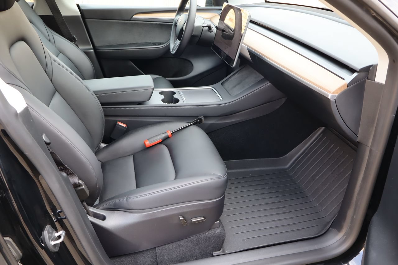 Used 2025 Tesla Model Y Long Range RWD image 14