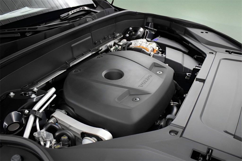 Certified 2025 Volvo XC90 T8 Plus w/ Protection Package Premier image 12
