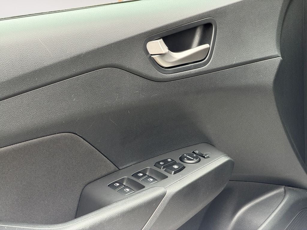 Used 2021 Hyundai Accent SE FWD image 21