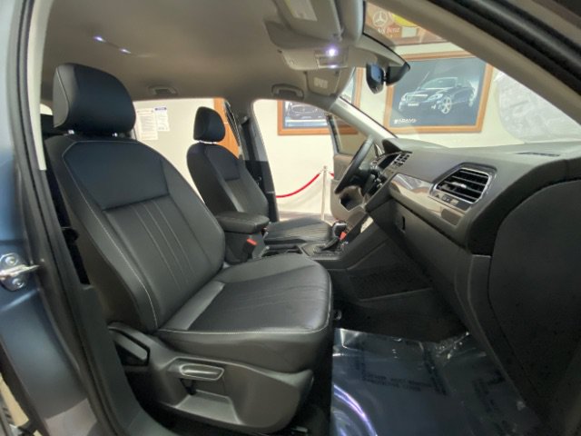 Used 2023 Volkswagen Tiguan SE FWD image 13