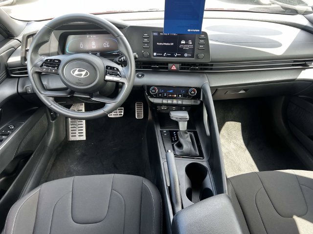 Certified 2025 Hyundai Elantra Sport FWD image 12