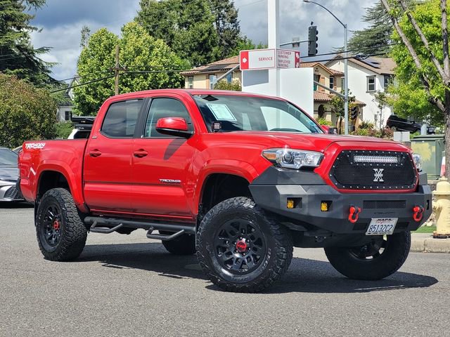 Used 2017 Toyota Tacoma SR5 w/ Tow Package AWD/4WD image 2