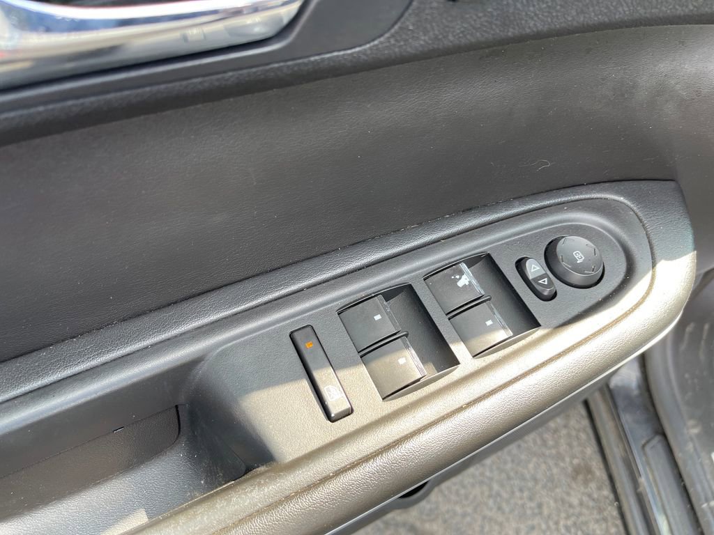 Used 2012 GMC Acadia SLE image 17