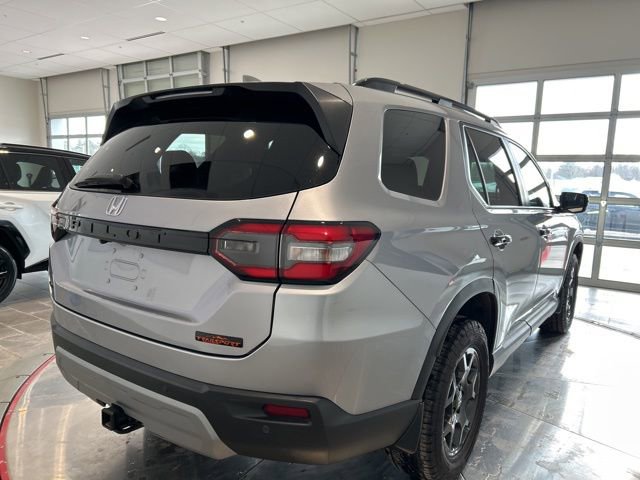 Used 2025 Honda Pilot TrailSport image 7