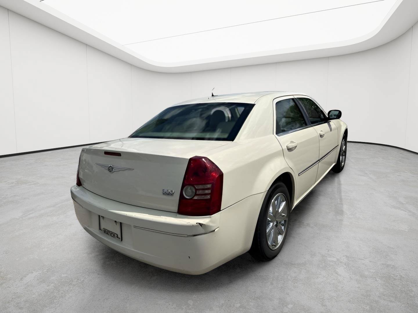 Used 2008 Chrysler 300 Touring RWD image 2