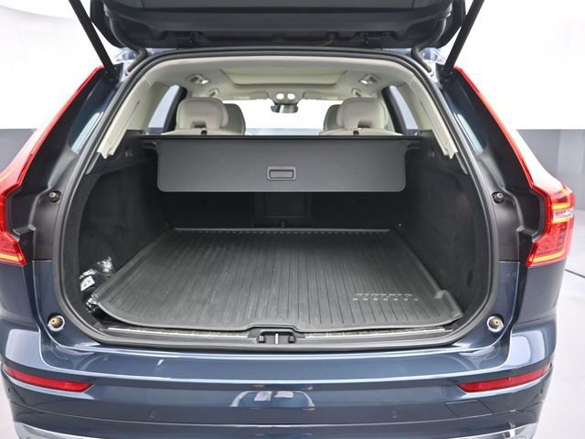 Used 2023 Volvo XC60 B5 Plus w/ Climate Package AWD/4WD image 27