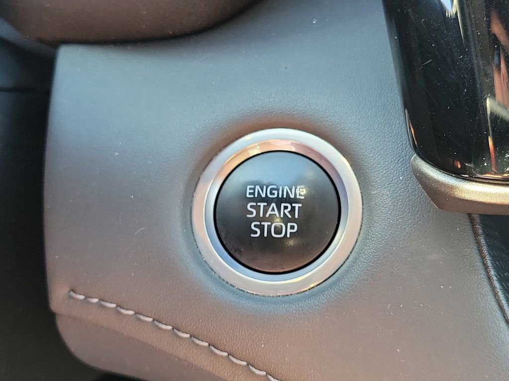 Used 2024 Toyota Highlander XLE image 12