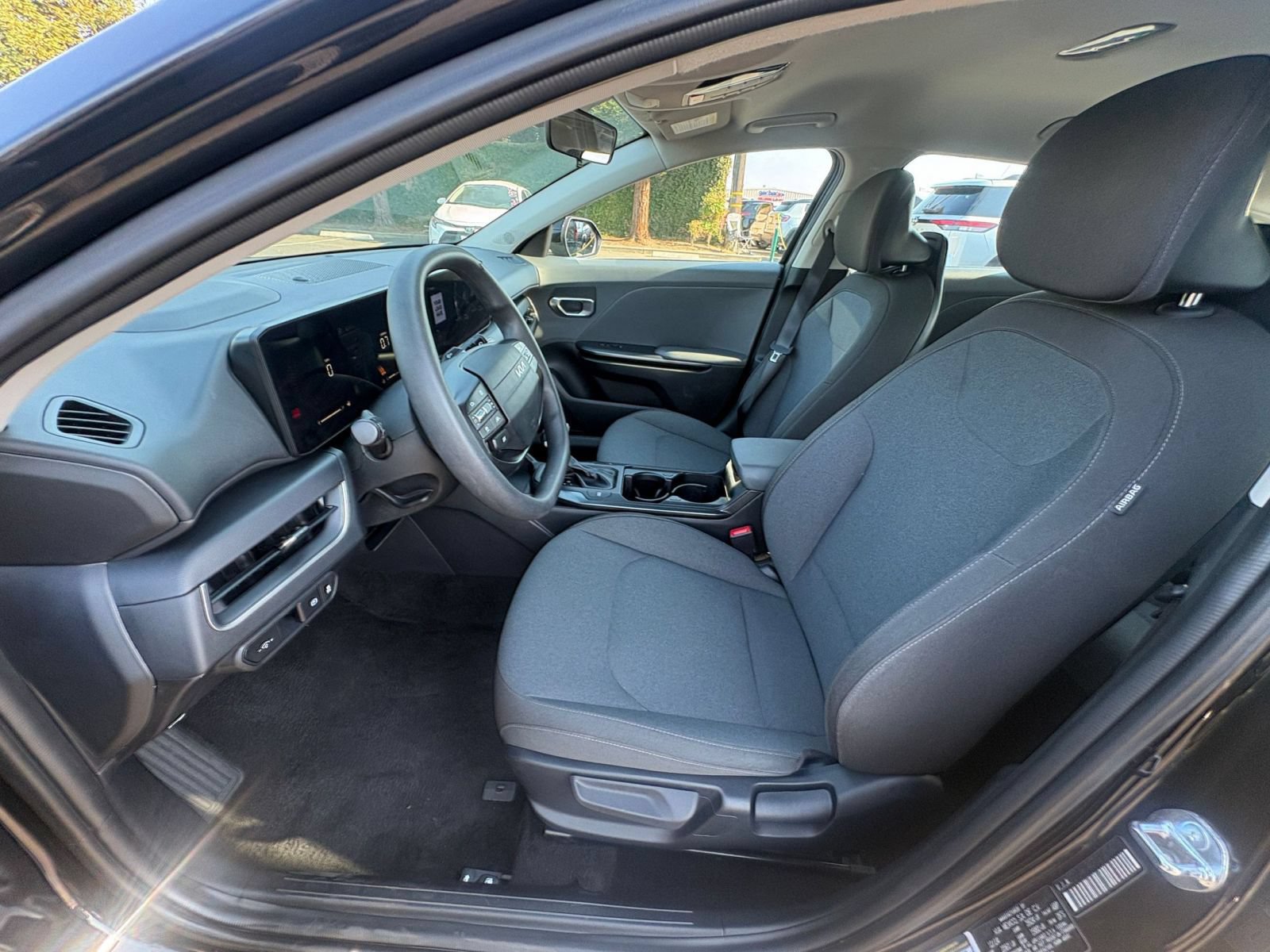 Used 2025 Kia K4 FWD image 27