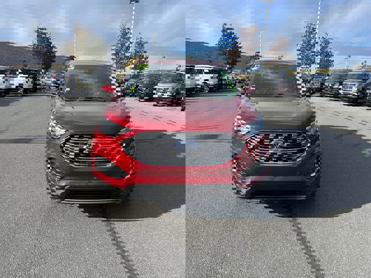 Used 2024 Ford Edge Titanium image 2