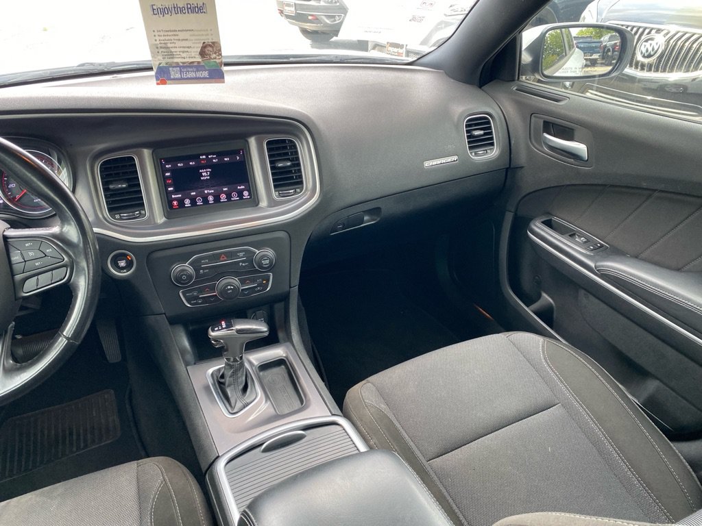 Used 2020 Dodge Charger SXT RWD image 15