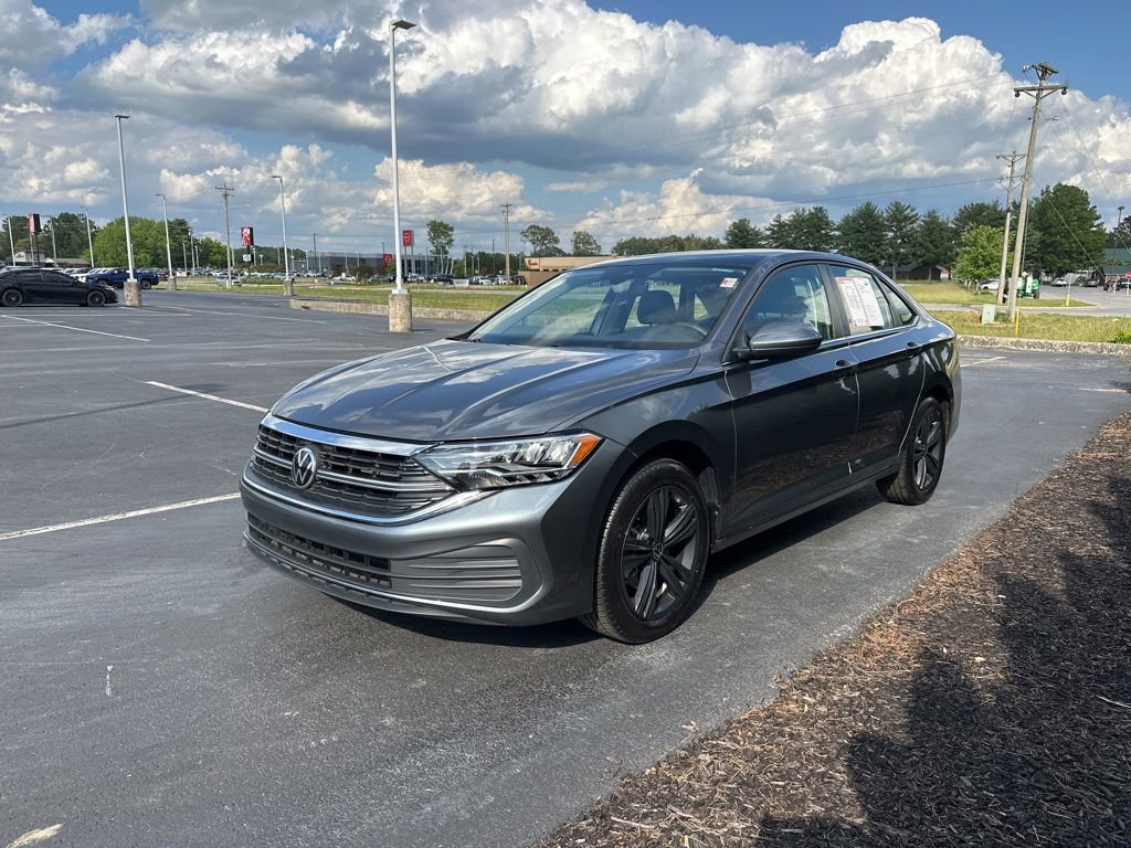 Used 2023 Volkswagen Jetta SE FWD image 4