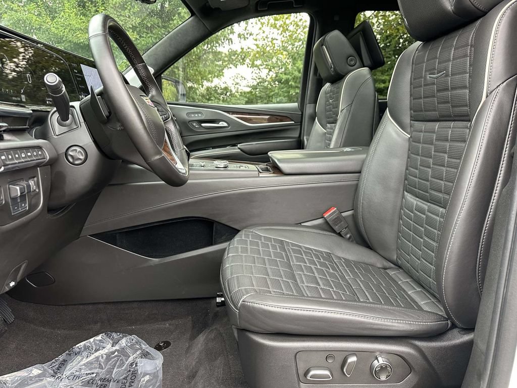 Used 2023 Cadillac Escalade Sport Platinum AWD/4WD image 6