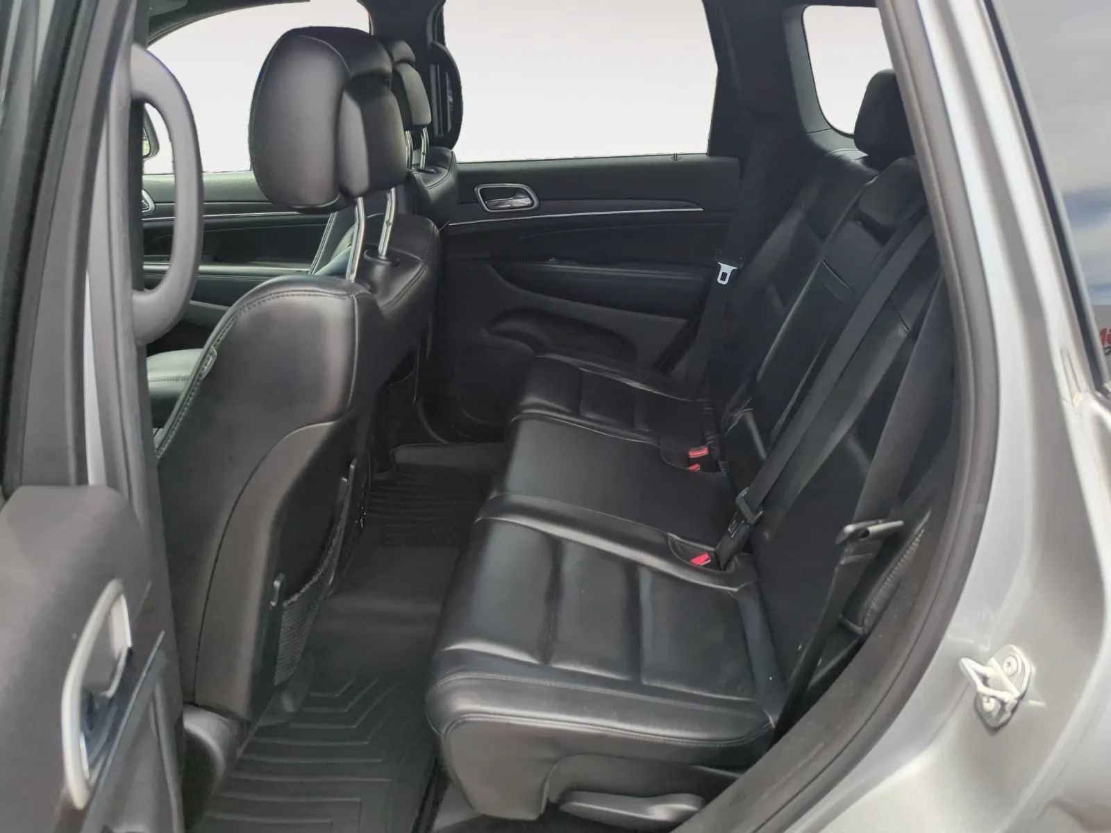 Used 2018 Jeep Grand Cherokee Limited AWD/4WD image 15