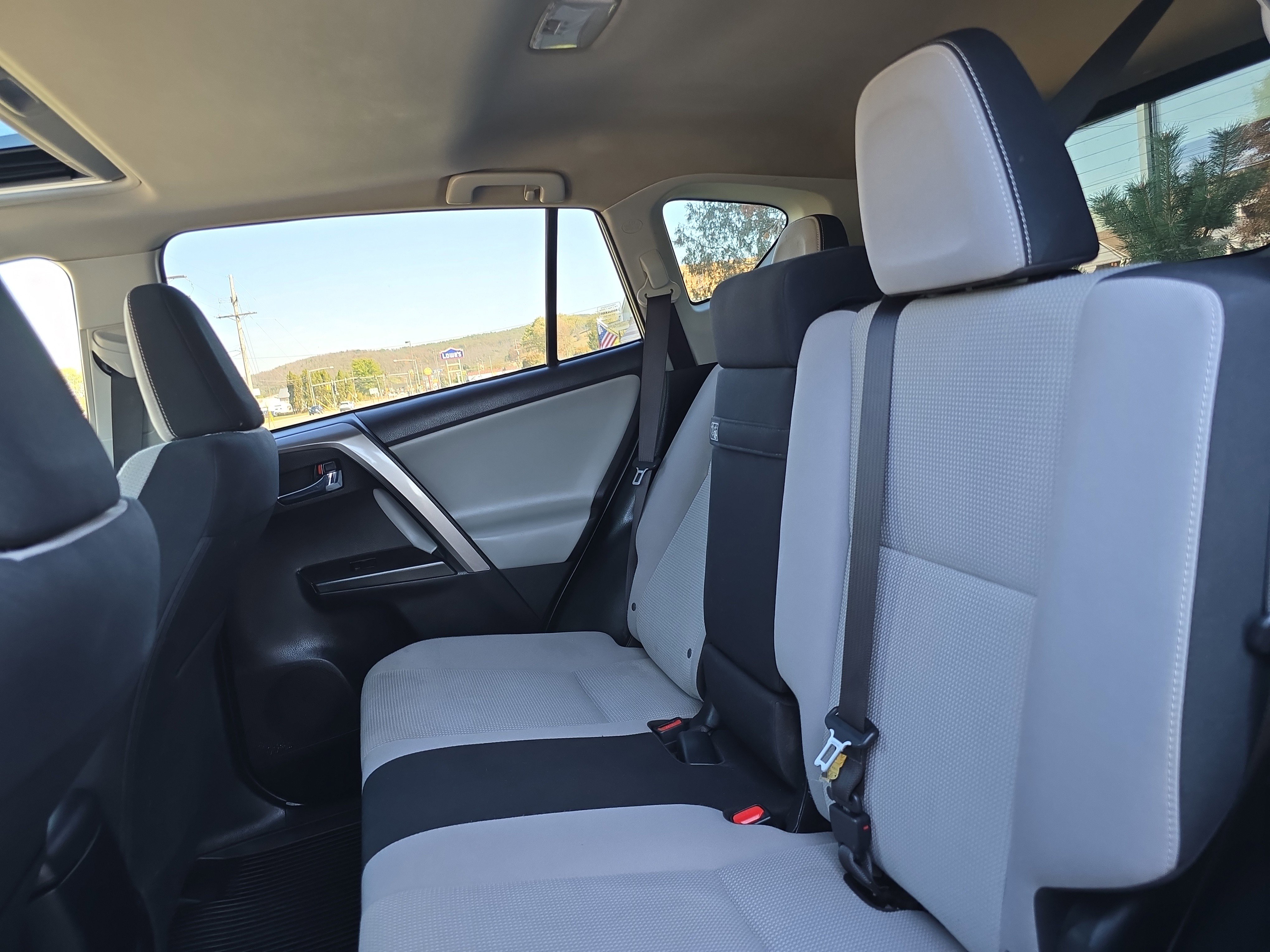 Used 2018 Toyota RAV4 XLE image 15