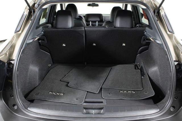 Certified 2025 Nissan Kicks SR image 17