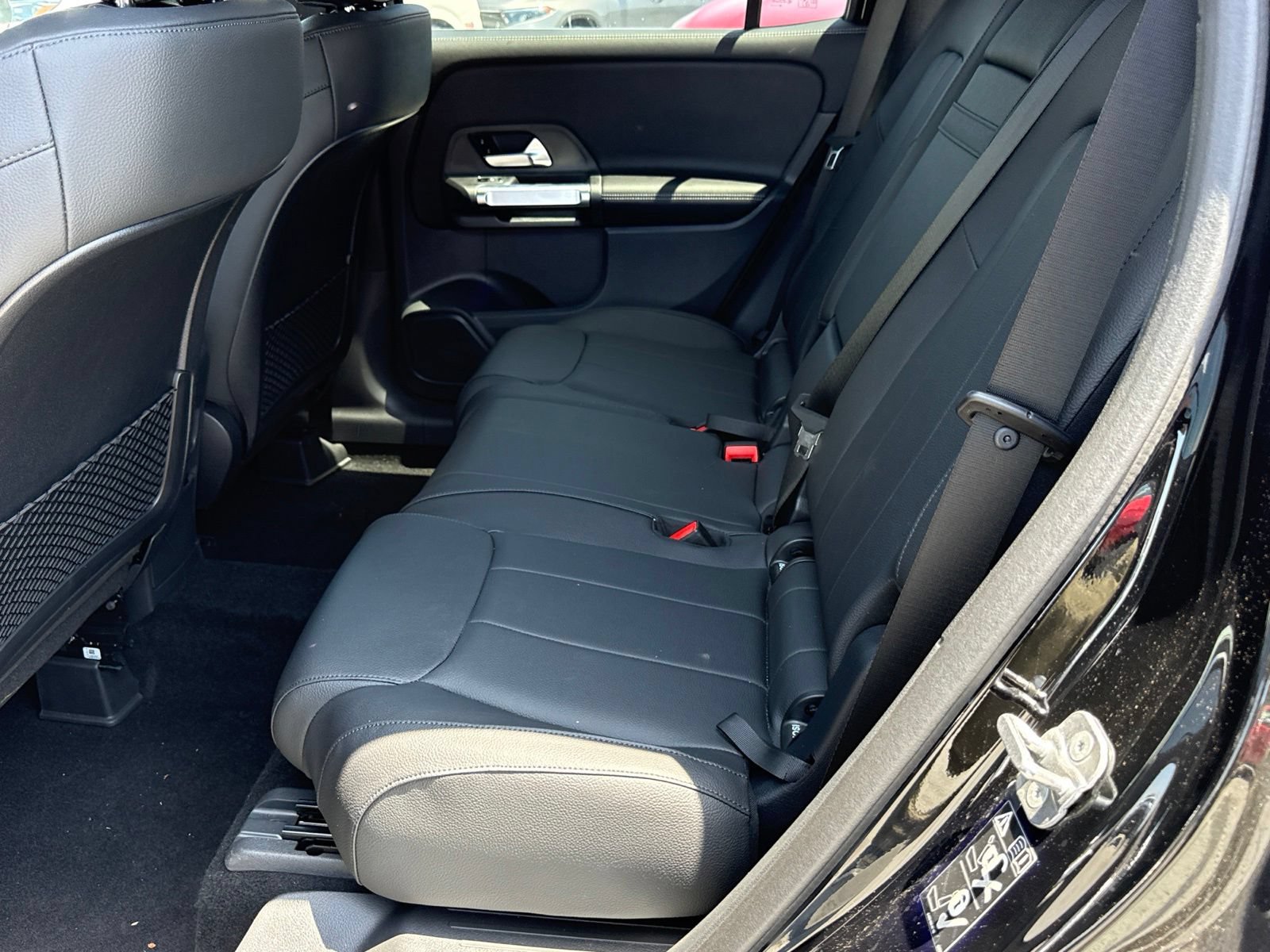Used 2025 Mercedes-Benz GLB 250 image 30
