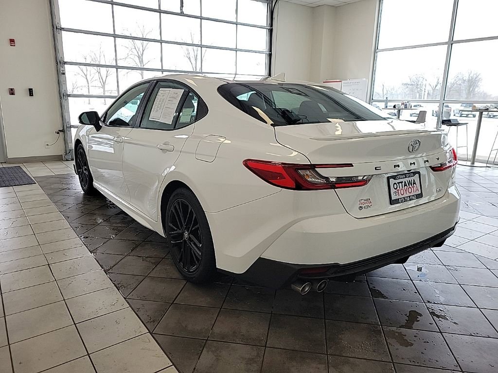 Used 2025 Toyota Camry SE image 7