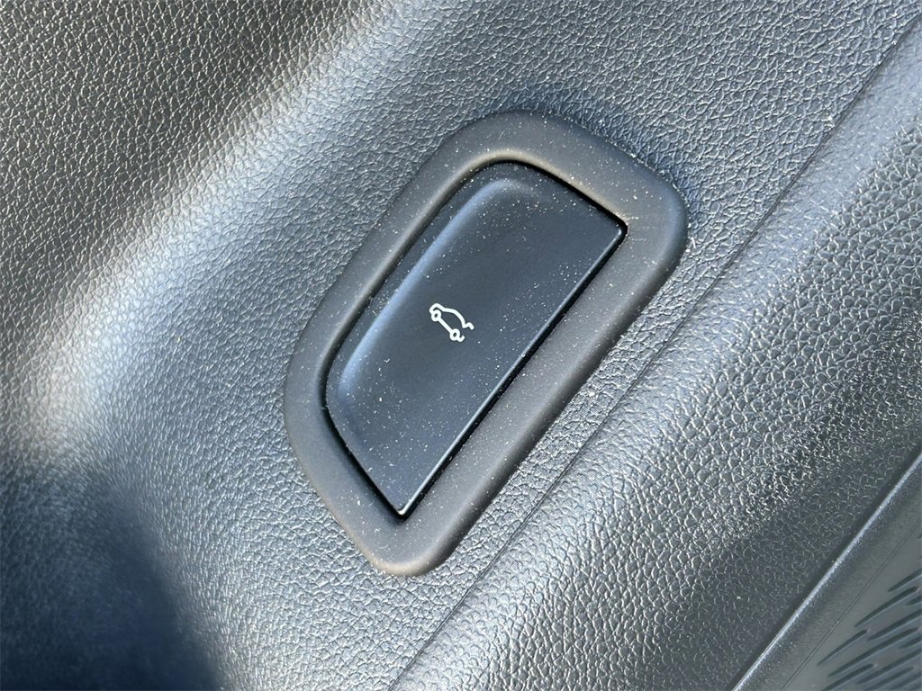 Used 2025 Chevrolet Traverse LT image 25